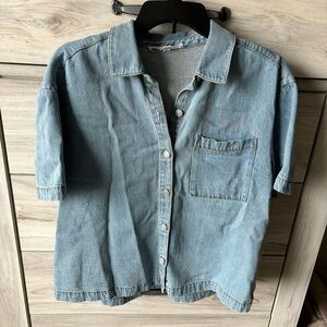 NWOT Jane & Delancey Short Sleeve Denim Shirt